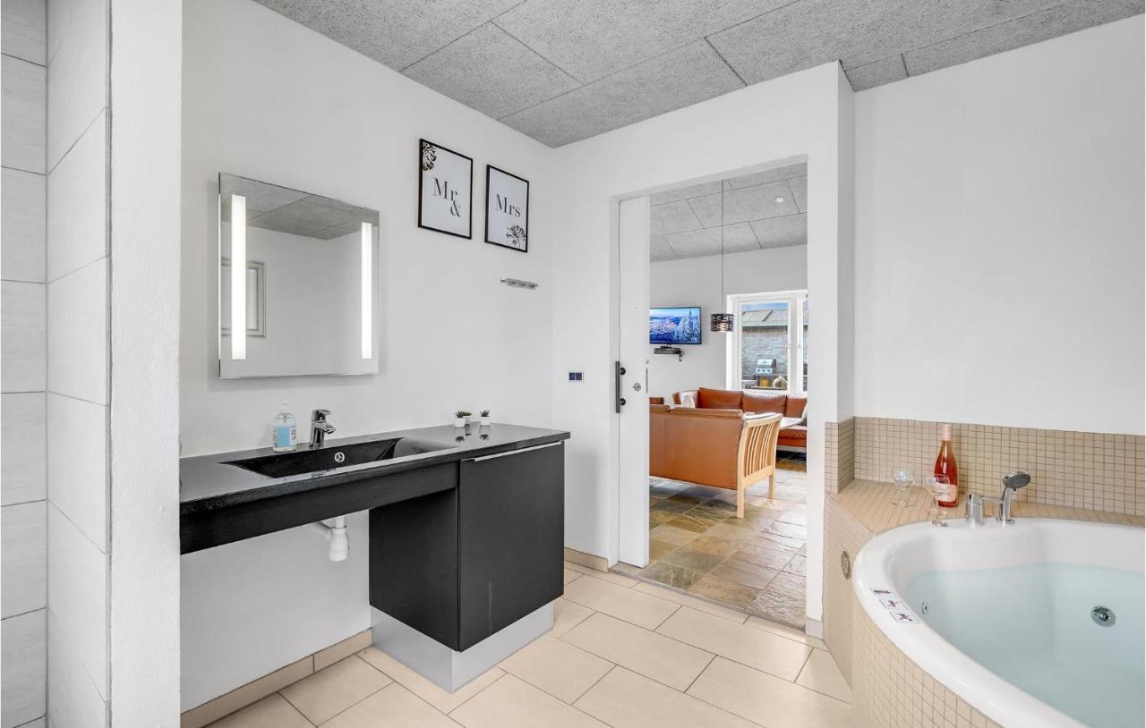 Nice Home In Tarm With Kitchen Εξωτερικό φωτογραφία